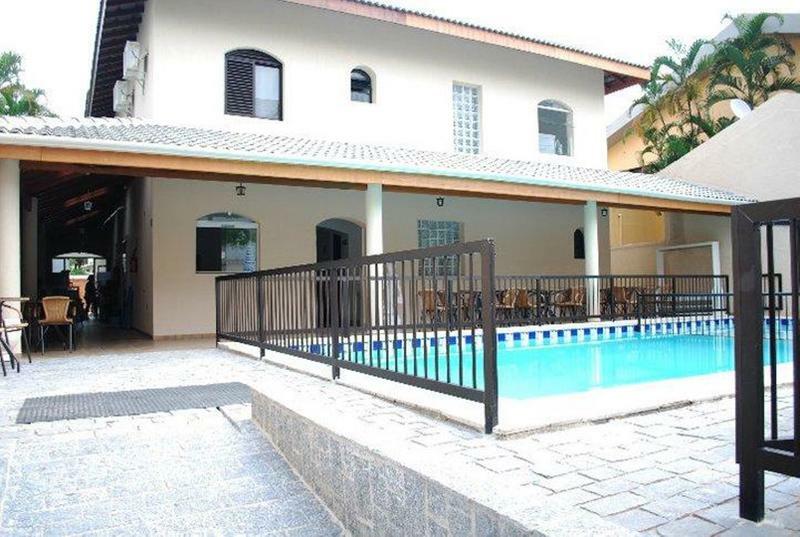 Parque Suítes 4*